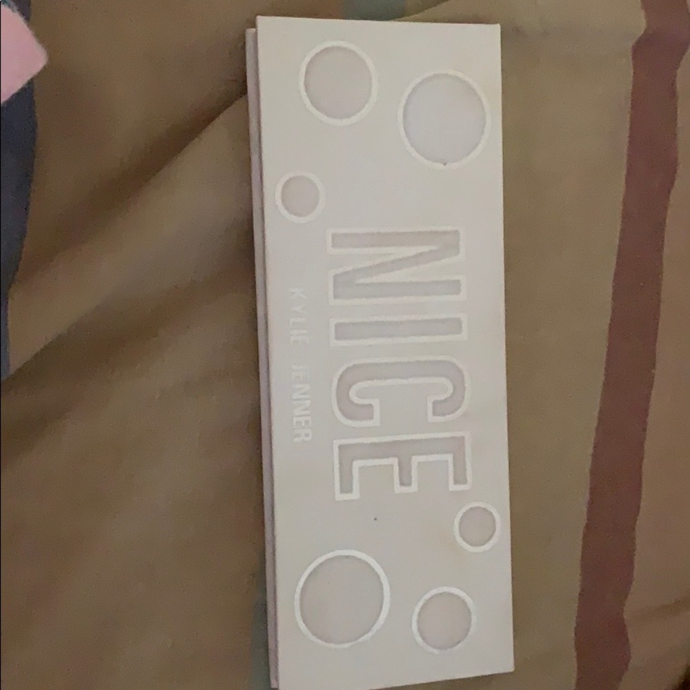 LE Kylie nice holiday palette 2017